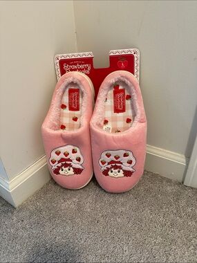 NWT Strawberry Shortcake Pink Plush Slip-On Slippers Large